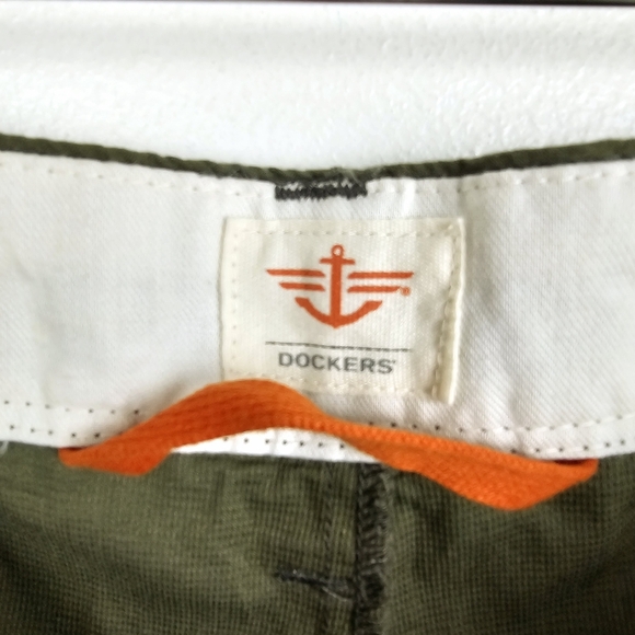 Dockers Classic Fit Green Cargo Shorts NWT - Picture 6 of 8